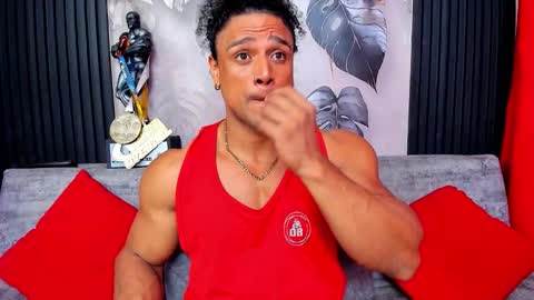 Snapshot of mike_estevess chatting on 6, 10, 2025   online show from 6, 10, 2025