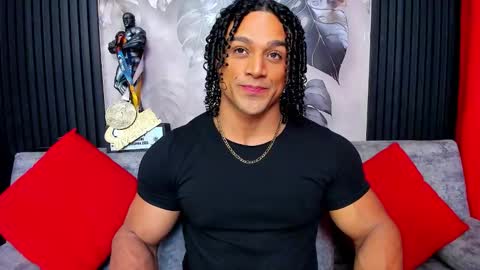 Snapshot of mike_estevess chatting on 8, 10, 2025   online show from 8, 10, 2025