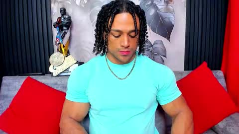 Snapshot of mike_estevess chatting on 13, 10, 2025   online show from 13, 10, 2025