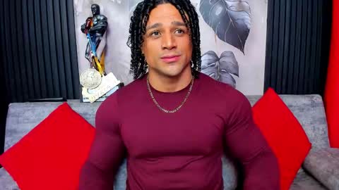 Snapshot of mike_estevess chatting on 18, 10, 2025   online show from 18, 10, 2025