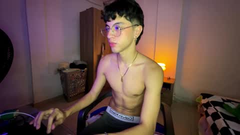 Mike Pineapple online show from 13, 10, 2025