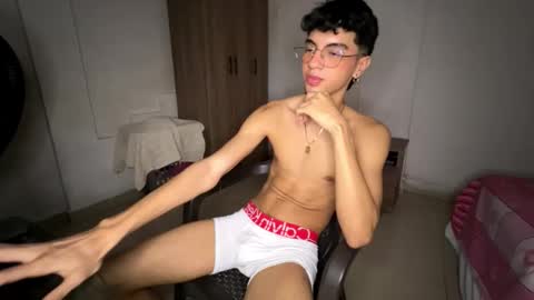 Mike Pineapple online show from 28, 10, 2025