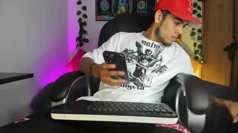 Snapshot of mikee_scooth chatting on 3, 12, 2024 mikee_scooth online show from 3, 12, 2024