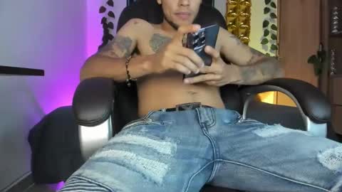 Snapshot of mikee_scooth chatting on 4, 12, 2024 mikee_scooth online show from 4, 12, 2024