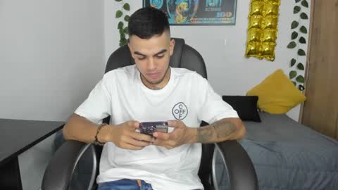 Snapshot of mikee_scooth chatting on 5, 12, 2024 mikee_scooth online show from 5, 12, 2024