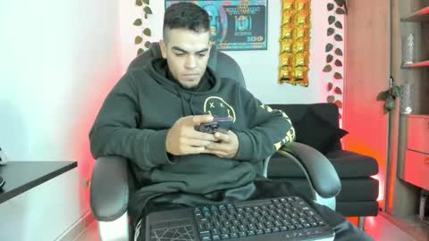 Snapshot of mikee_scooth chatting on 28, 12, 2024 mikee_scooth online show from 28, 12, 2024