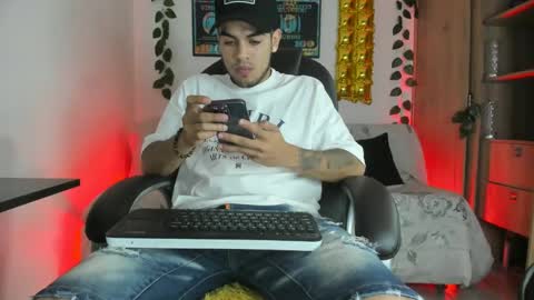 Snapshot of mikee_scooth chatting on 7, 1, 2025 mikee_scooth online show from 7, 1, 2025