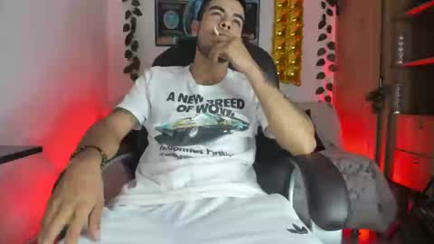 Snapshot of mikee_scooth chatting on 8, 1, 2025 mikee_scooth online show from 8, 1, 2025