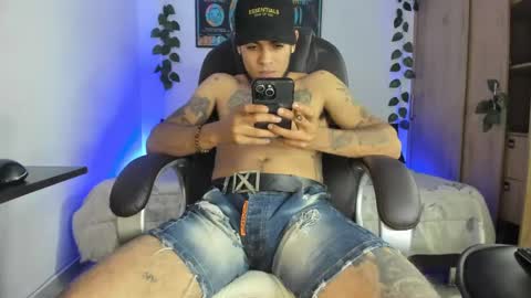 Snapshot of mikee_scooth chatting on 17, 2, 2025 mikee_scooth online show from 17, 2, 2025