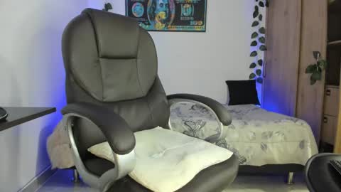 Snapshot of mikee_scooth chatting on 17, 2, 2025 mikee_scooth online show from 17, 2, 2025