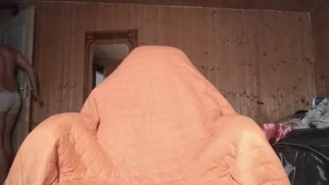 Snapshot of mikelaur chatting on 10, 9, 2025 MikeLaur online show from 10, 9, 2025