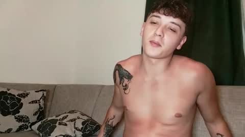 Snapshot of mikelaur chatting on 19, 9, 2025 MikeLaur online show from 19, 9, 2025