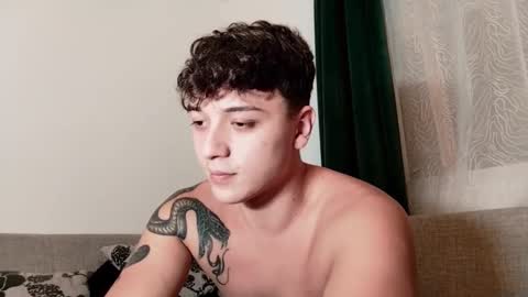 Snapshot of mikelaur chatting on 5, 10, 2025 MikeLaur online show from 5, 10, 2025