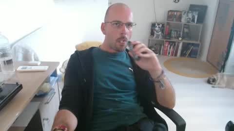 Snapshot of mikmik91 chatting on 11, 9, 2025 mikmik91 online show from 11, 9, 2025