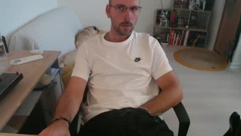 Snapshot of mikmik91 chatting on 25, 9, 2025 mikmik91 online show from 25, 9, 2025