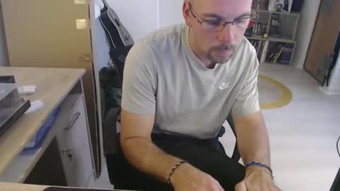 Snapshot of mikmik91 chatting on 15, 10, 2025 mikmik91 online show from 15, 10, 2025