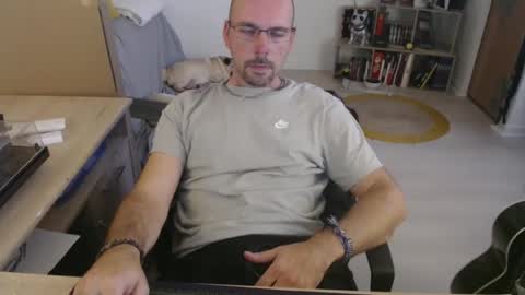 Snapshot of mikmik91 chatting on 28, 10, 2025 mikmik91 online show from 28, 10, 2025