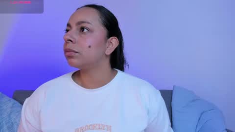 Snapshot of mila_chic chatting on 5, 7, 2026 mila online show from 5, 7, 2026