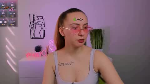 mila_glow online show from 17, 9, 2025