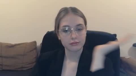 mila_keyy online show from 16, 12, 2025