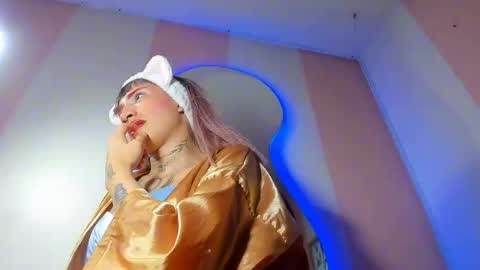 Snapshot of mila_leon chatting on 27, 2, 2026 Mila online show from 27, 2, 2026