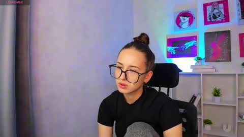 Snapshot of mila_niki chatting on 19, 11, 2025 mila_niki online show from 19, 11, 2025