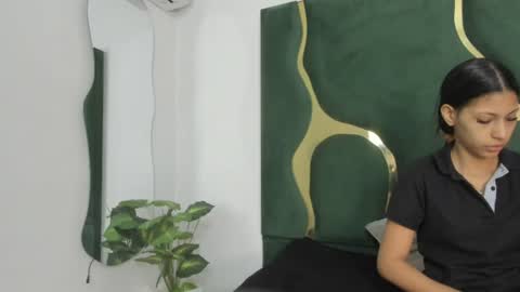 mila_petiteasm online show from 9, 7, 2026