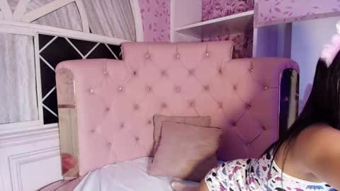 Snapshot of mila_rey25_ chatting on 27, 2, 2026 laura online show from 27, 2, 2026