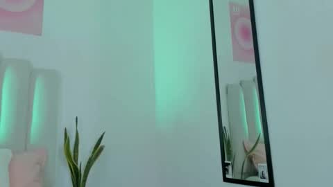 mila_stark333 online show from 15, 3, 2026