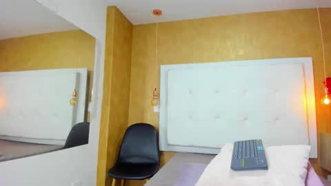          online show from 18, 11, 2025