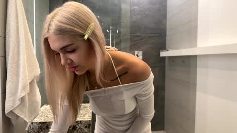 Mila and u can call me sweet bunny online show from 19, 5, 2026