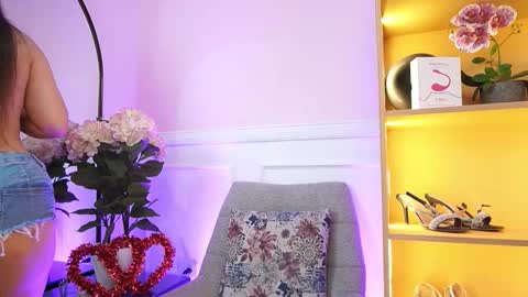 milacrave online show from 16, 2, 2026