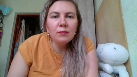 Snapshot of milacristalle chatting on 2, 8, 2026 milacristalle online show from 2, 8, 2026