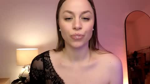 Mila Fleur online show from 12, 1, 2025