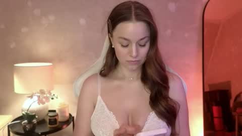 Mila Fleur online show from 25, 11, 2025
