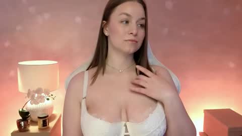 Mila Fleur online show from 14, 4, 2026