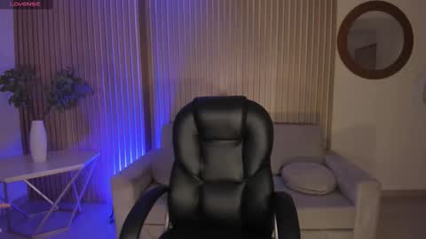 Mila  online show from 11, 11, 2025