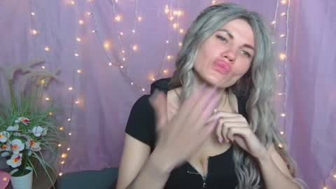 Snapshot of milaloona chatting on 17, 4, 2026 Milaloona online show from 17, 4, 2026