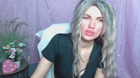 Snapshot of milaloona chatting on 18, 4, 2026 Milaloona online show from 18, 4, 2026