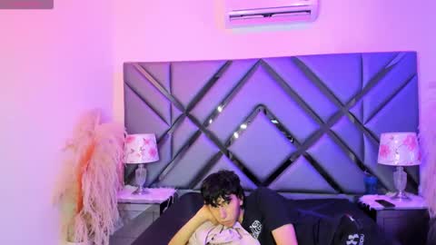 milan_lewiss online show from 26, 2, 2026