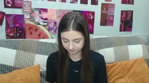 Snapshot of milanaroz chatting on 5, 7, 2026 milanaroz online show from 5, 7, 2026