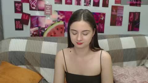 Snapshot of milanaroz chatting on 19, 7, 2026 milanaroz online show from 19, 7, 2026