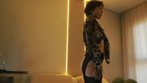 milaskissing online show from 1, 4, 2026