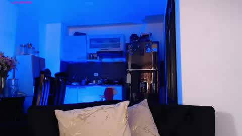 Snapshot of milf__pretty chatting on 27, 4, 2026 Melissa online show from 27, 4, 2026
