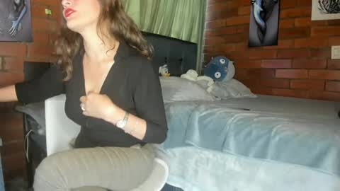 Snapshot of milf_darling chatting on 7, 3, 2025 Victoria online show from 7, 3, 2025