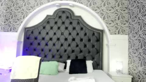 milf_march online show from 22, 4, 2026