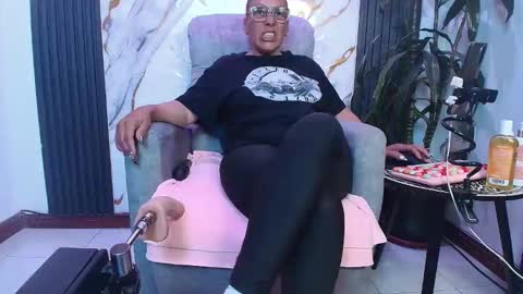Snapshot of milf_sikiu chatting on 23, 4, 2026 milf sikiu online show from 23, 4, 2026