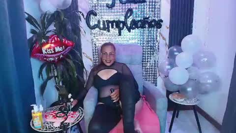 Snapshot of milf_sikiu chatting on 23, 4, 2026 milf sikiu online show from 23, 4, 2026