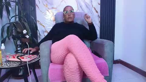 Snapshot of milf_sikiu chatting on 27, 4, 2026 milf sikiu online show from 27, 4, 2026