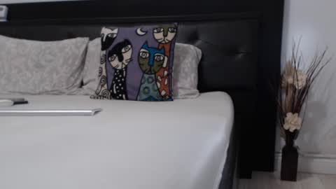 milfa online show from 30, 9, 2025